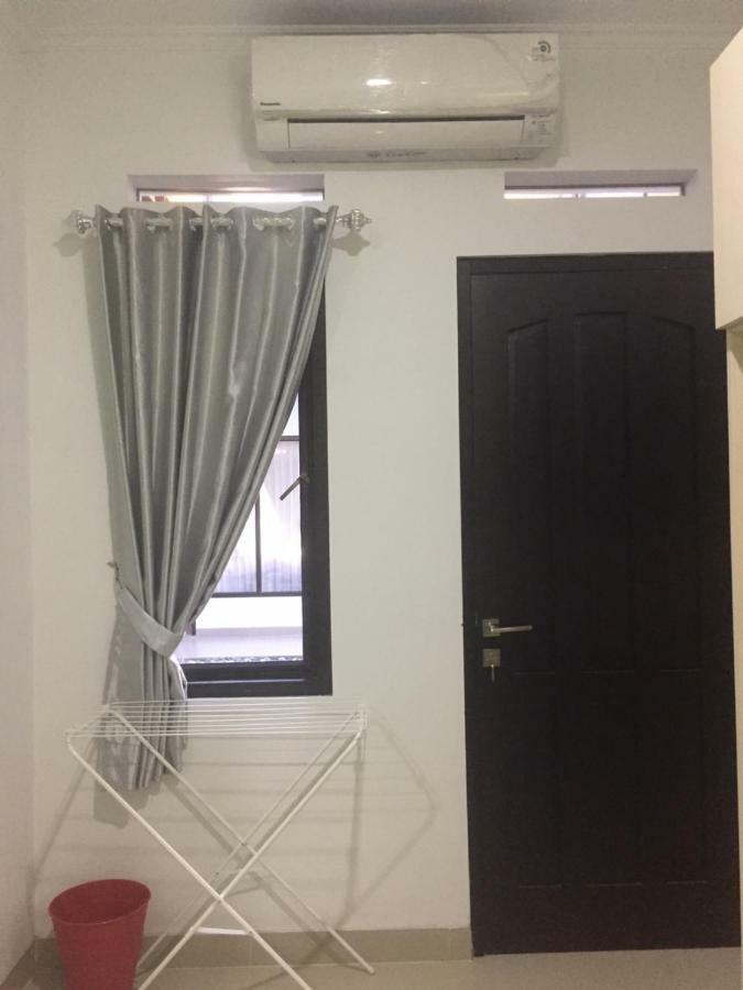 Rumah99 Jakarta Exterior photo